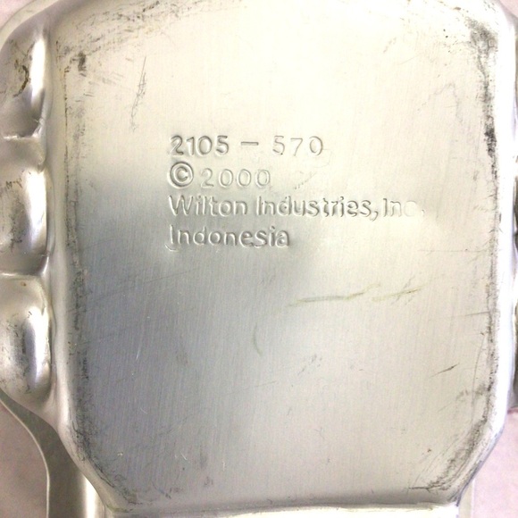 Vintage 2000 Wilton Acoustic Guitar Aluminum Cake Pan 2105-570 - Picture 3 of 3